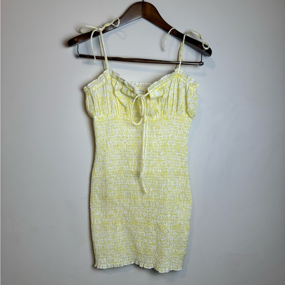 Princess Polly Smocked Mini Dress - Size 6 - Picture 2 of 6